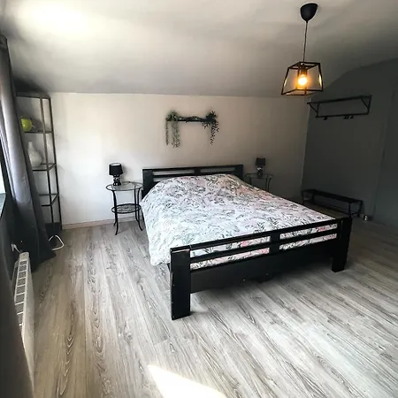 فندق مبيت وإفطار Le Petit Broux آيويل