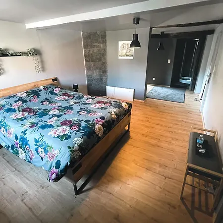 Le Petit Broux Bed & Breakfast *